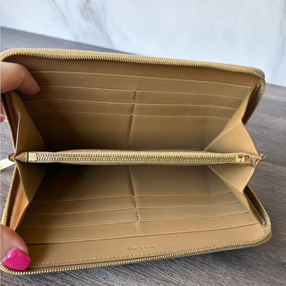 Celine Wallet - Phoebe Philo – Timeless Elegance and Luxury - Picture 4 of 10